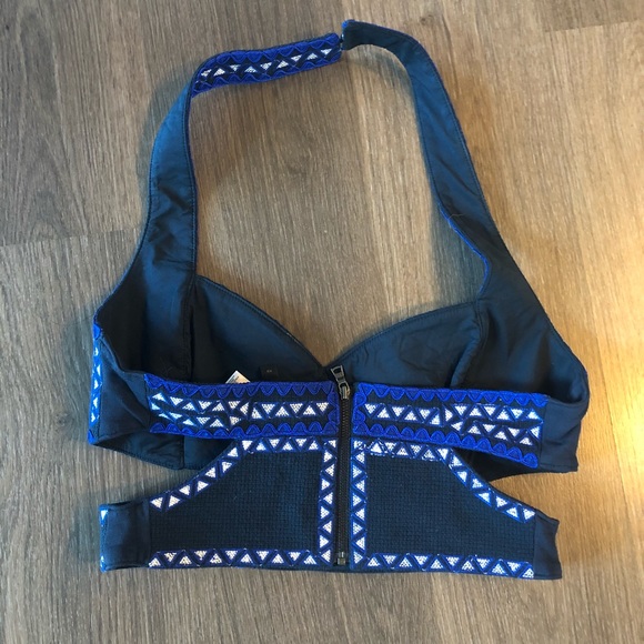 🎉TAKE 50% OFF! BCBG Blue Halter Crop Top - Picture 2 of 2